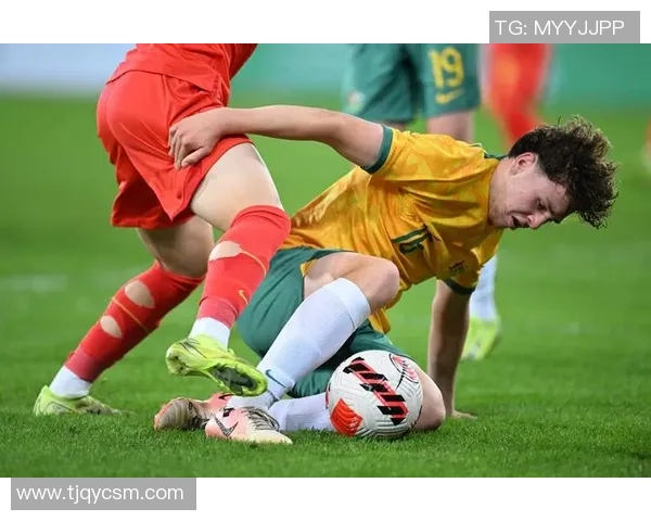 昔日绿茵场英雄渐行渐远，老去的足球传奇依旧闪耀着光辉岁月