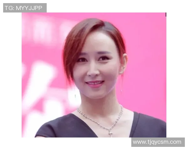 中国足球明星恋情曝光 女友美照引热议网络关注 中国足球明星恋情曝光 女友美照引热议网络关注