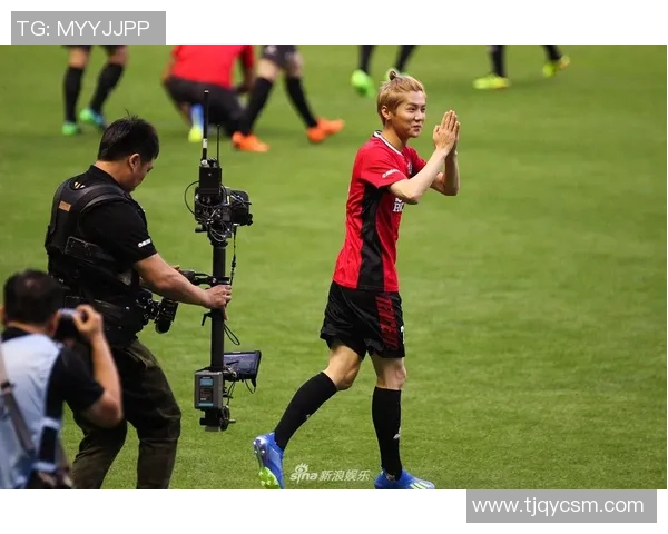 帅气足球明星：从绿茵场上的英姿到场下的个人魅力全解析