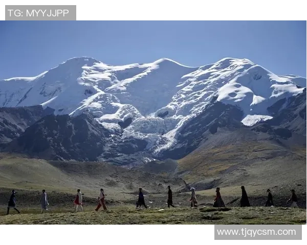 西藏日喀则足球球星拼搏逐梦展现雪域高原年轻力量 西藏日喀则足球球星拼搏逐梦展现雪域高原年轻力量